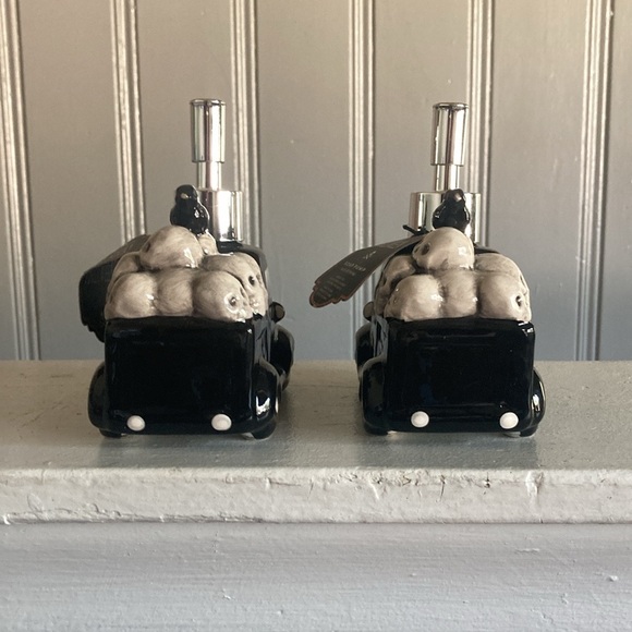 NWT- Set of 2- 10.9oz- Black Ceramic Trick or Treat Truck Soap Dispensers 💀🐦‍⬛ - Picture 7 of 16